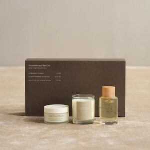 NIB Oak Essentials Aromatherapy Bath Set